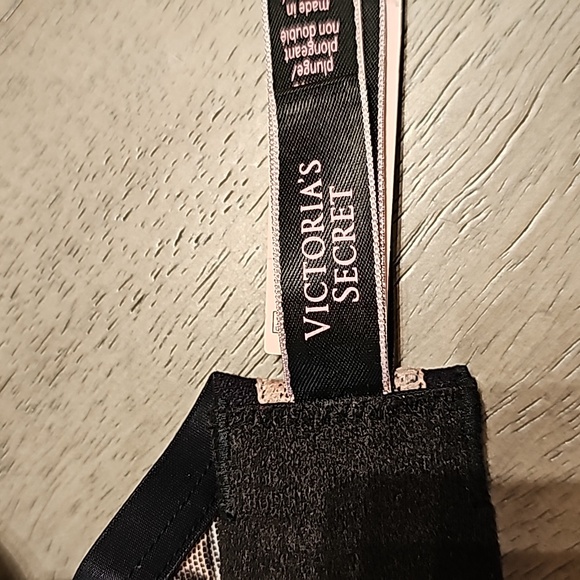 NWT Victoria's Secret Underwire Bra Black and Pink Size 36 DD - Picture 7 of 10